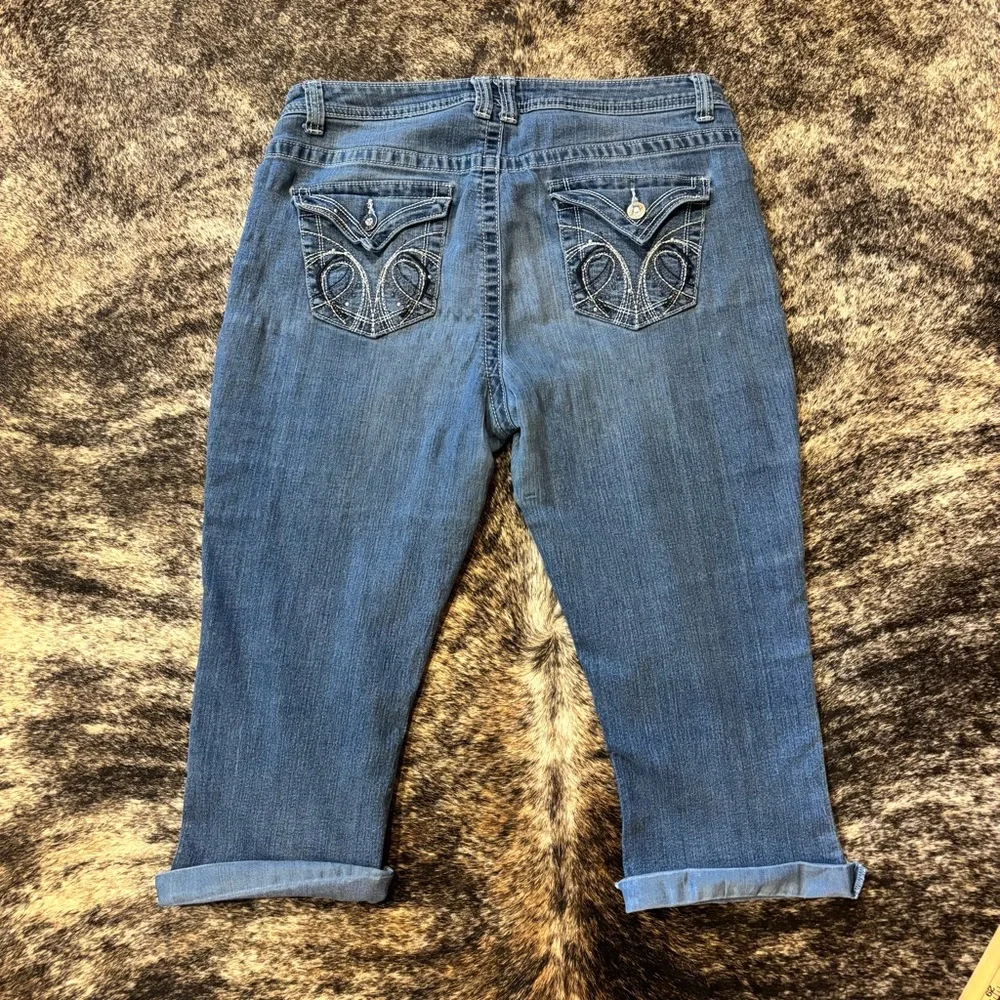 Apt 9 Women’s Denim Capris, Size 12, Embroidered back pockets, Y2K, Jeans - Picture 3 of 7